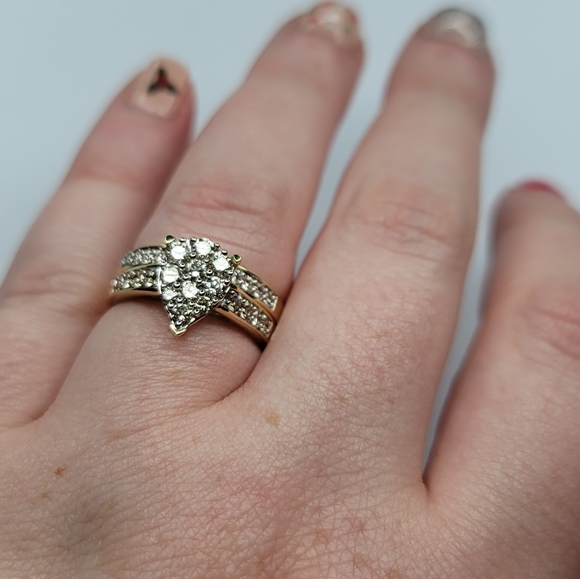 10K Diamond Ring Set - Picture 6 of 16